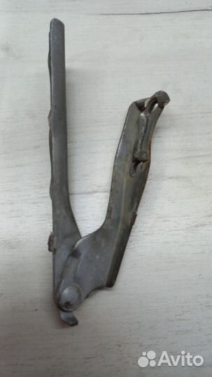 Петля капота правая Nissan Serena c23