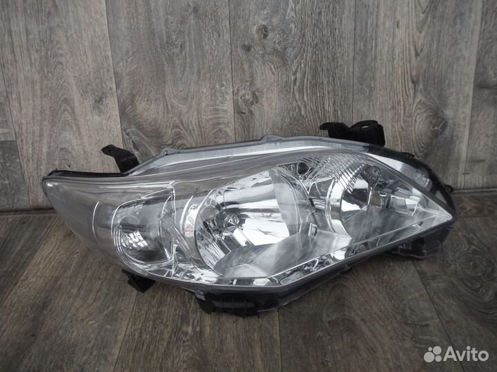 Фара правая Toyota Corolla 150 2011