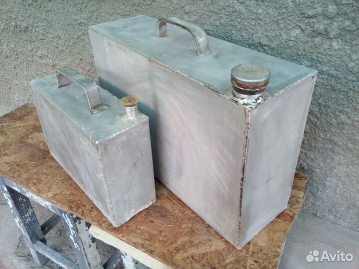 Продам две алюминиевые канистры