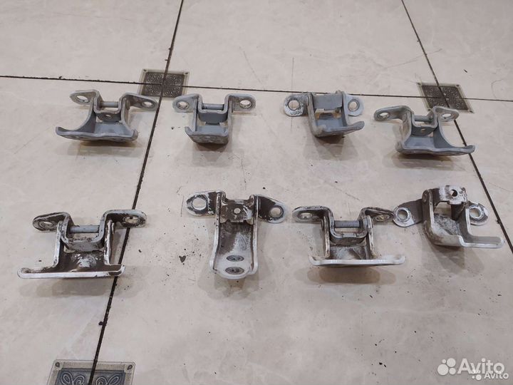 Петля двери передняя левая Hyundai Solaris