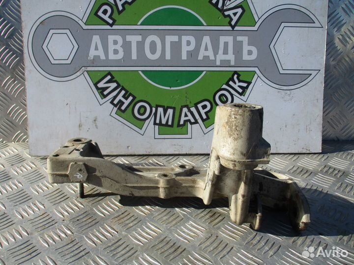 Кронштейн переднего рычага Volkswagen Caddy 3 2007