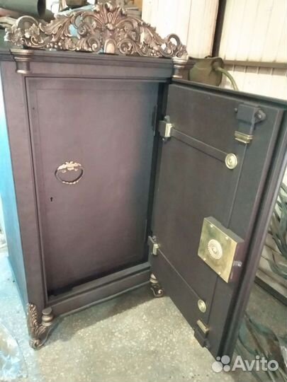 Антикварный сейф
