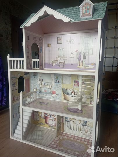 Большой кукольный домик