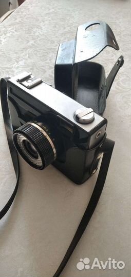 Старый пленочный фотоаппарат 