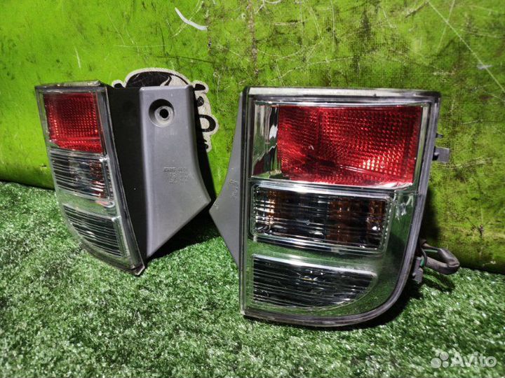 Стоп-сигнал Toyota isis ZGM10 2007 Лев