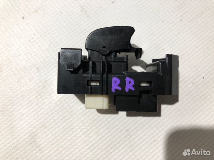 Кнопка стеклоподъемника задняя правая Toyota Vista