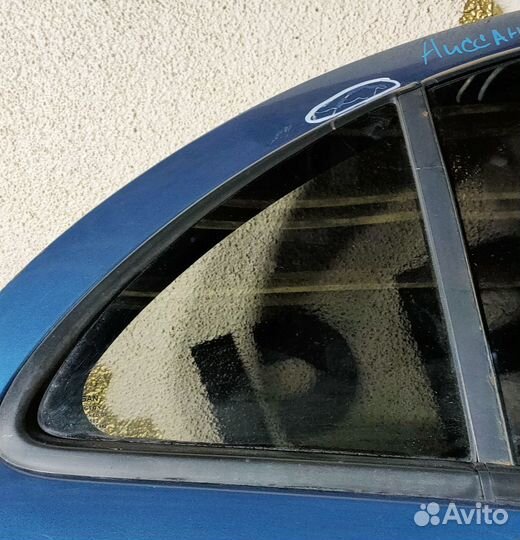 Стекло двери задней правой (форточка) Nissan