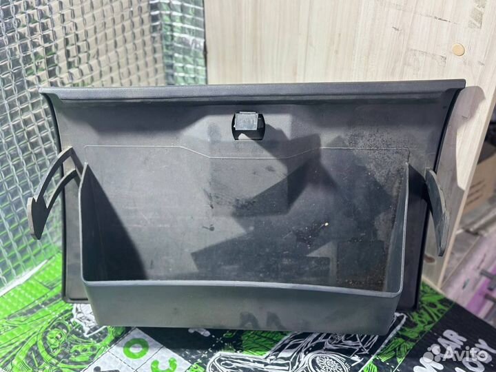 Черный бардачок priora