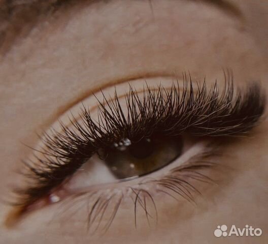 Мастер по наращиванию ресниц