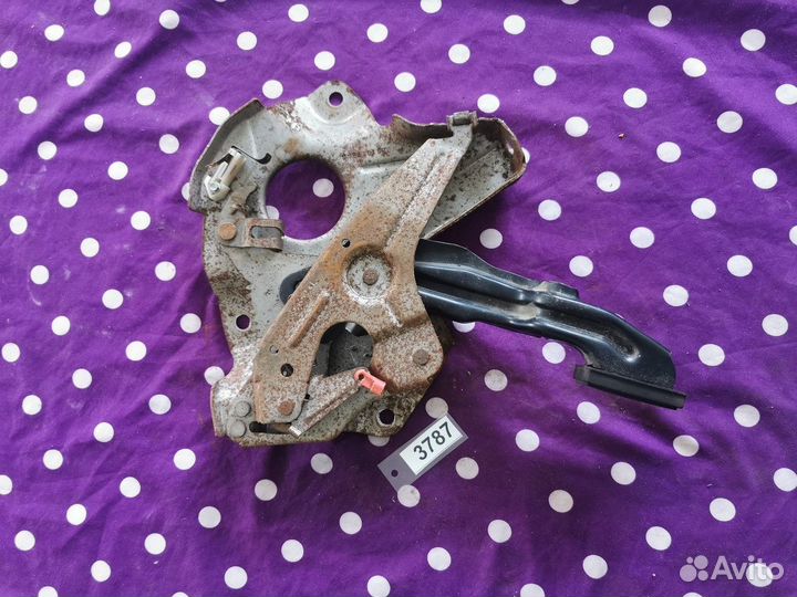 Педаль стояночного тормоза