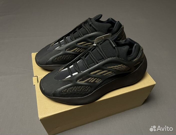 Yeezy 700 v3 clay brown 11 оригинал