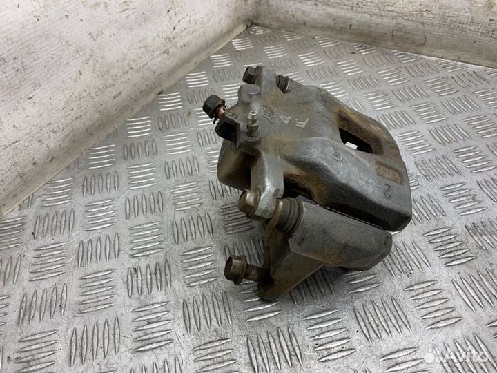 Суппорт тормозной передний правый Lexus Rx300