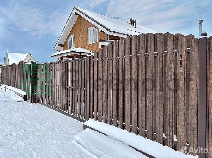Забор из евроштакетника. Устойчив к деформации