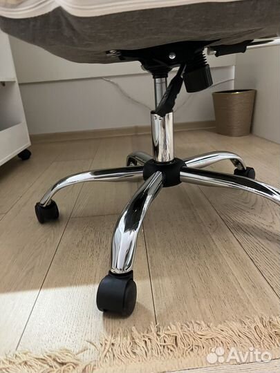 Компьютерное кресло белое