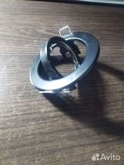 Держатель светильника на потолке