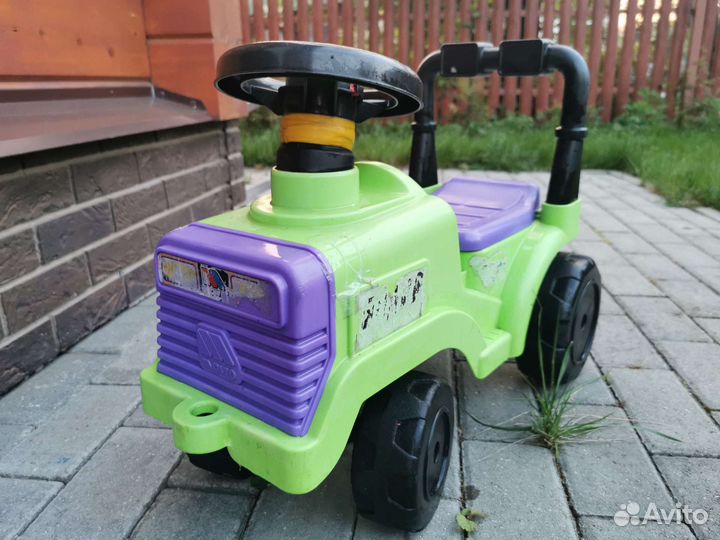Машинка-каталка, беби трактор