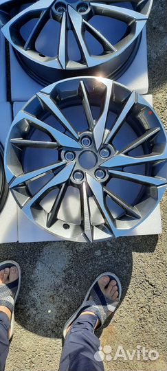 Легкосплавный диски R18