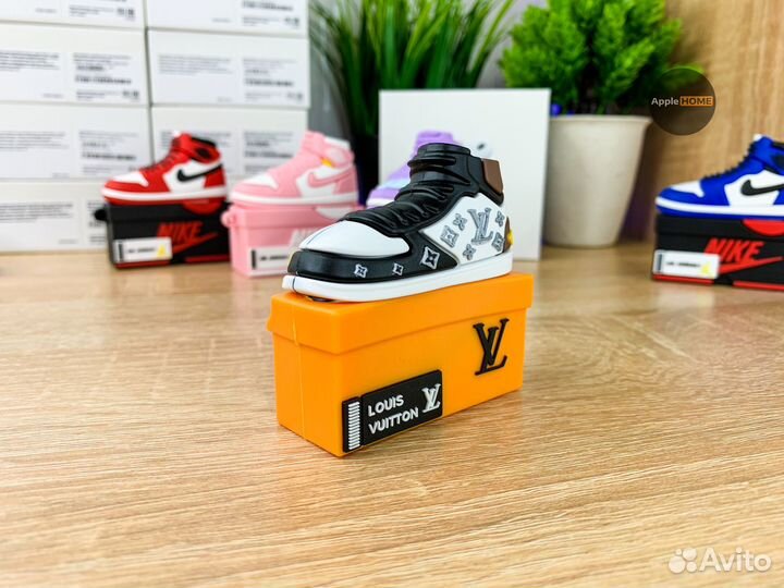 Чехол для AirPods Pro / Pro 2 с карабином (Nike)