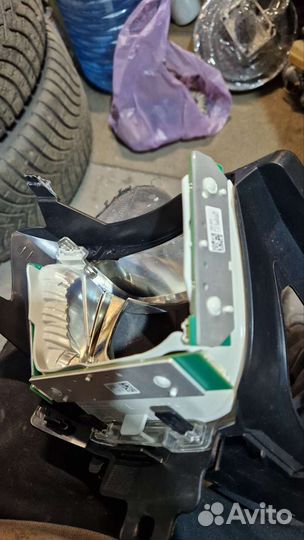 Разбитая фара golf 7 GTI левая