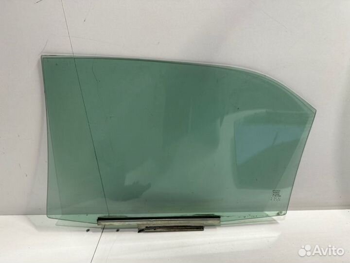 Стекло двери опускное заднее правое Toyota Camry