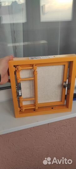 Люк ревизионный под плитку