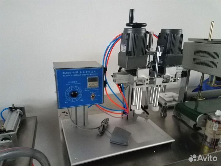 Полуавтоматическая укупорочная машина