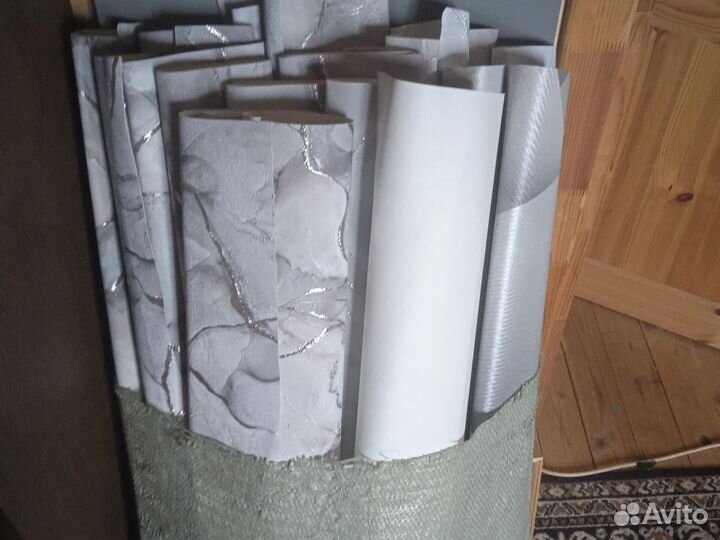 Остатки обоев после ремонта