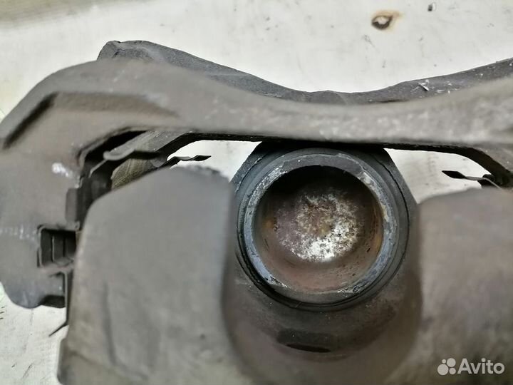 Суппорт тормозной передний правый Nissan Teana Teana J32 J32