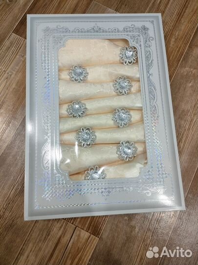Скатерть 150*220 + салфетки 8 штук новое