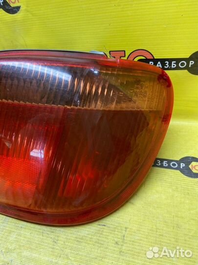 Стоп-сигнал задний правый Toyota Vitz SCP10 1SZ-FE