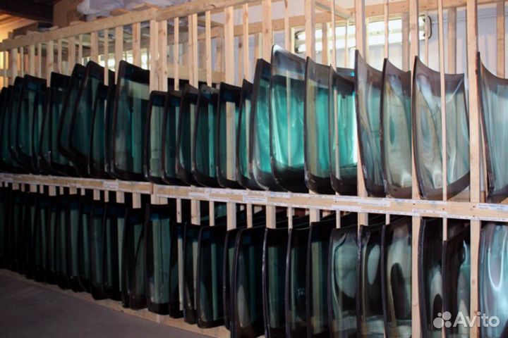 Стекло лобовое на Mercedes Benz