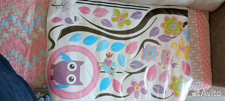 Наклейка на стену