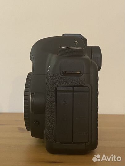 Зеркальный фотоаппарат Canon EOS 5D Mark II