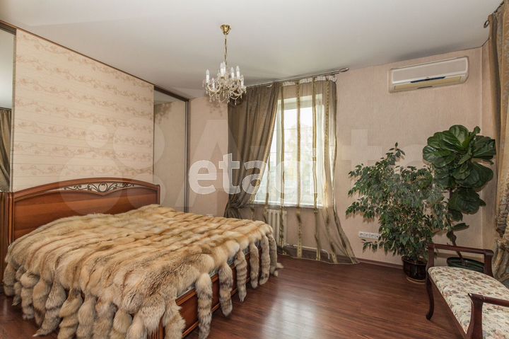 Коттедж 320 м² на участке 7 сот.