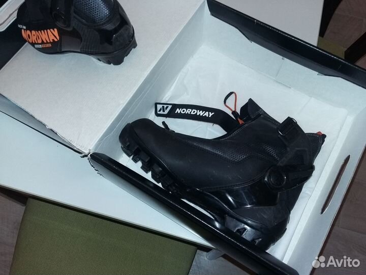 Лыжные ботинки