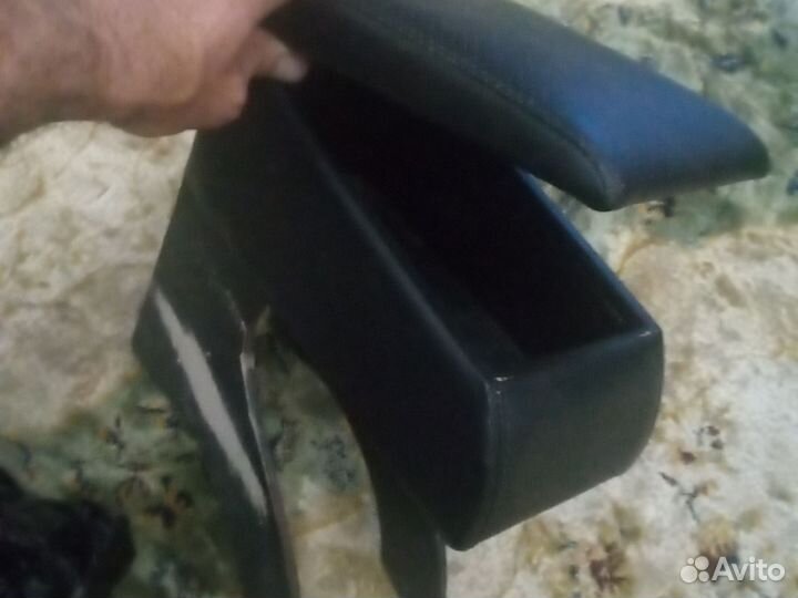 Подлокотник