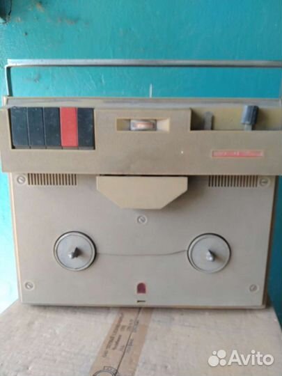 Катушечный магнитофон