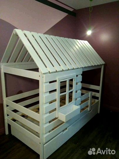 Кровать домик, массив