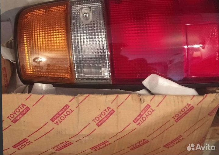 Задний правый фонарь ленд крузера 80