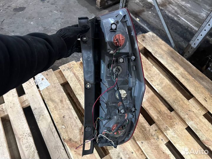 Фонарь левый задний Hyundai H-1 Grand Starex