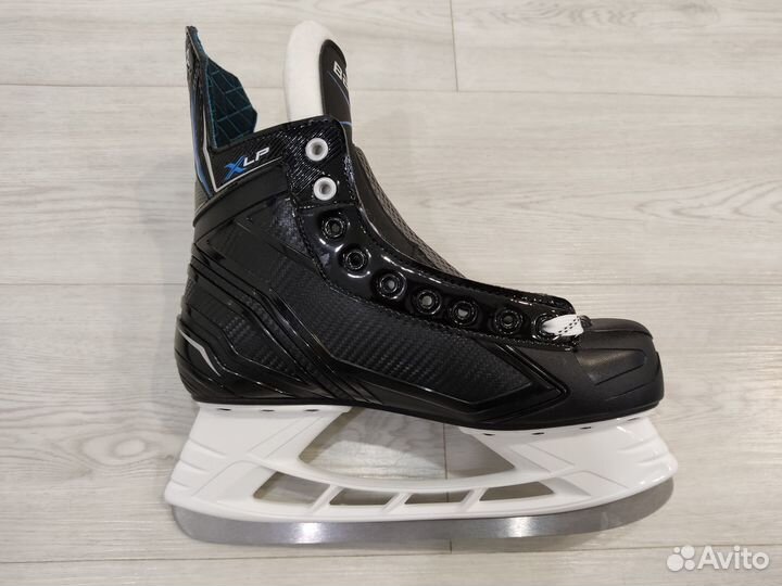 Новые хоккейные коньки Bauer