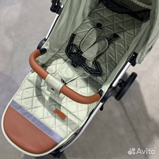 Прогулочная коляска новая