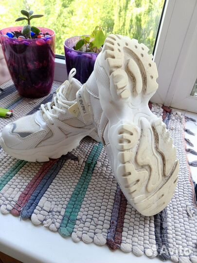 Кроссовки женские