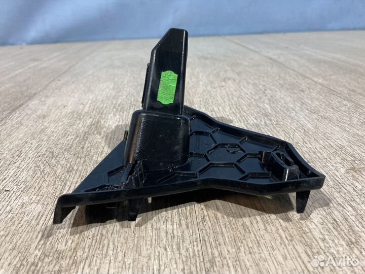 Кронштейн решетки радиатора VW Polo 6 левый