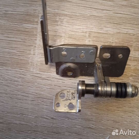 Левая петля HP dv7-4070er