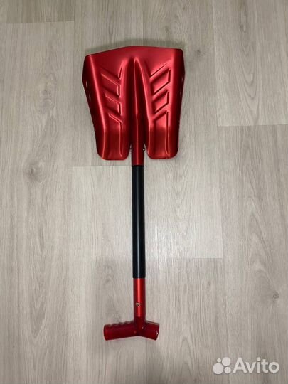 Лавинная лопата с пилой в ручке