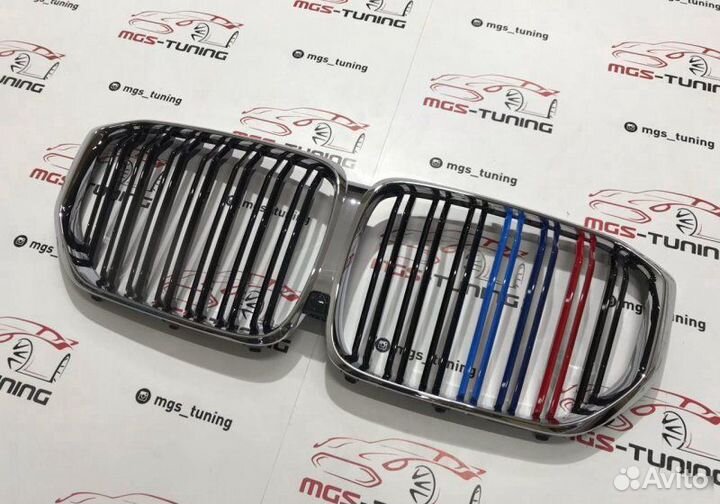 Решетка в BMW Х5 G05 в стиле Х5 М хром + триколор