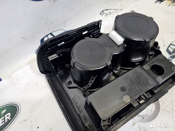 Подстаканник Jaguar XE X760 2015-н.в