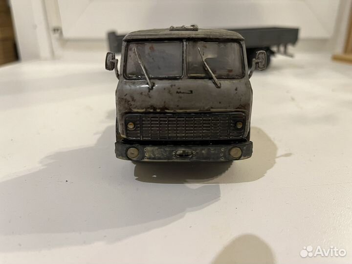 Модель грузовика маз 209 с полуприцепом 1/43