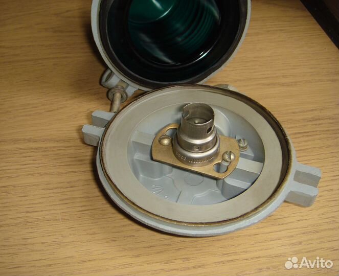 Навигационный морской электрический фонарь